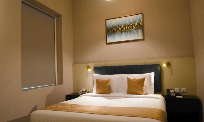 Academic City Apartamento | Executive Room Near University of Birmingham Dubai