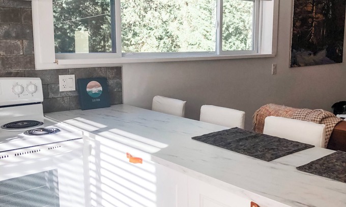 Lund Apartamento | Executive Spa Country Getaway near Powell River.