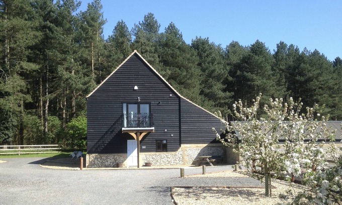 Bury St Edmunds Cabaña | Executive Spacious Log Cabin - Adults Only