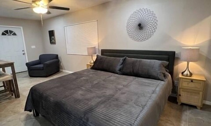 Tucson Casa | Executive Suite #2 with Parking