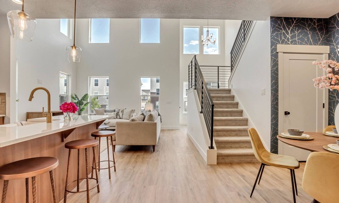 Lehi Casa | Executive TownHome - Pet-Friendly!