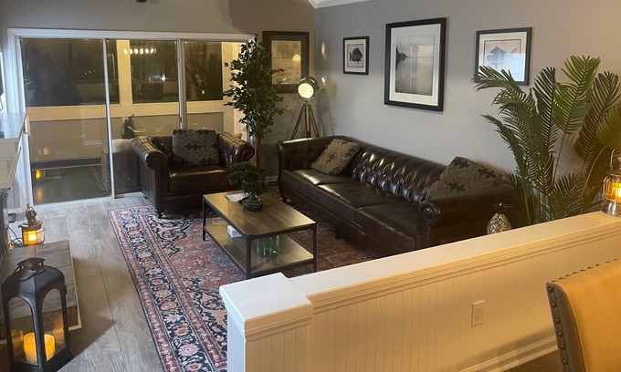 University Place Casa | Executive Townhome