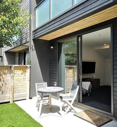 Wellington Casa | Executive Townhouse in Island Bay with Free Parking