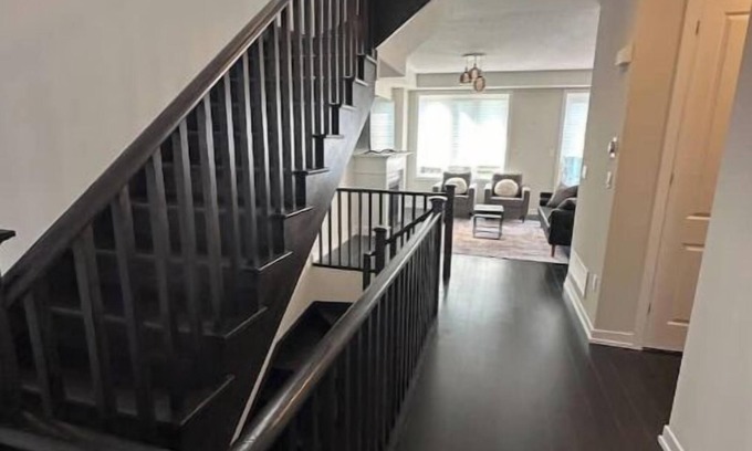 Brampton Casa | Executive Townhouse on a Ravinenn