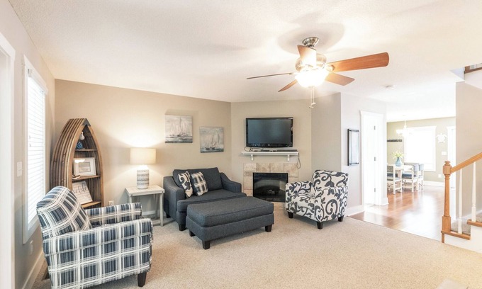 Grand Rivers Condominio | Executive Two Bedroom Pond View Condo