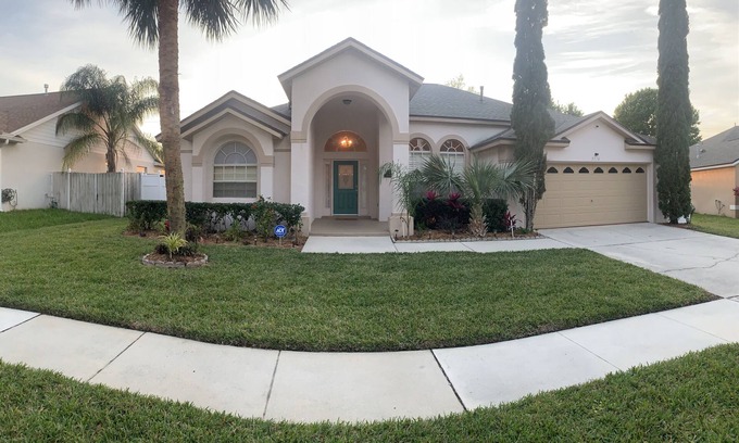 Orange Tree Casa | Executive Villa with south facing private pool & spa <10 miles to Disney/Golf
