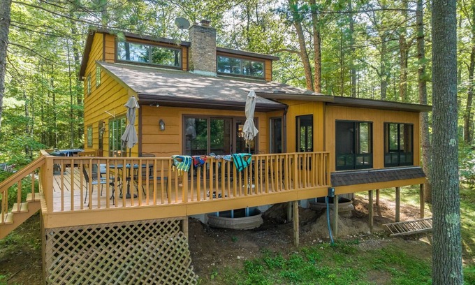 Woodruff Casa | Impresionante casa ejecutiva durante todo el año ~ minutos de senderos de motos de nieve a Minocqua