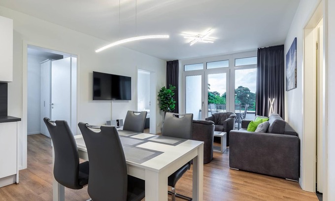 Alt-Travemunde/Ronnau Apartamento | Exklusives Apartment mit Loggia und Zwei Badezimmern, Direkt am Park Gelegen