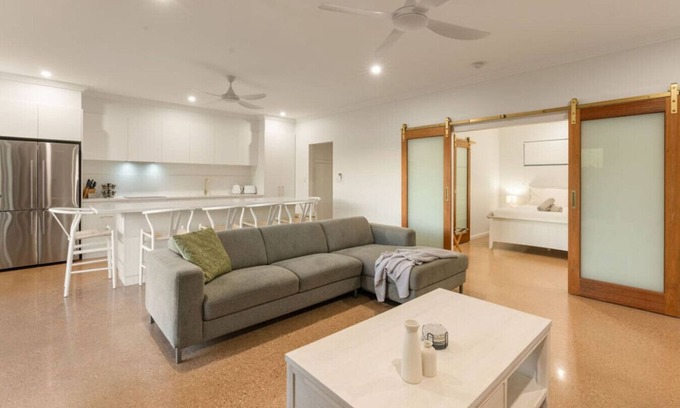 Exmouth Casa | Exmouth Retreat -3x3 on the canal