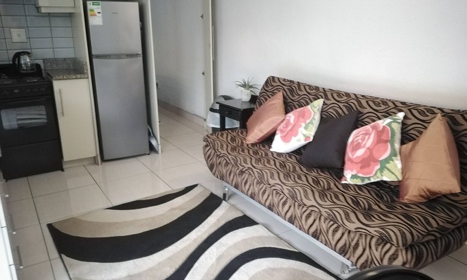 Kingsborough Apartamento | Exotic cool Bluebird Guest apartment- 5 min to beach