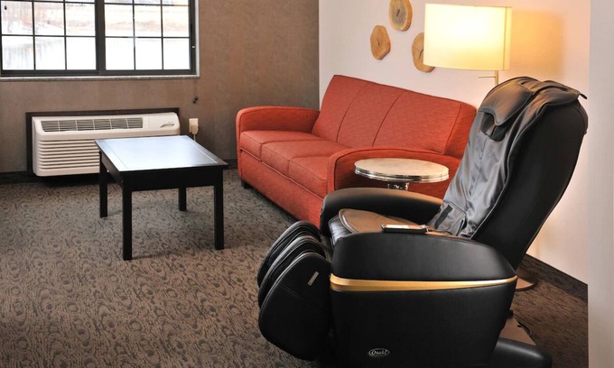 Independence Hotel | Expanded King Executive, Living Room, Massage Chair, Stoney Creek KC