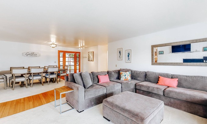Freeland Casa | Expansive bayfront, family-friendly home with direct Holmes Harbor access