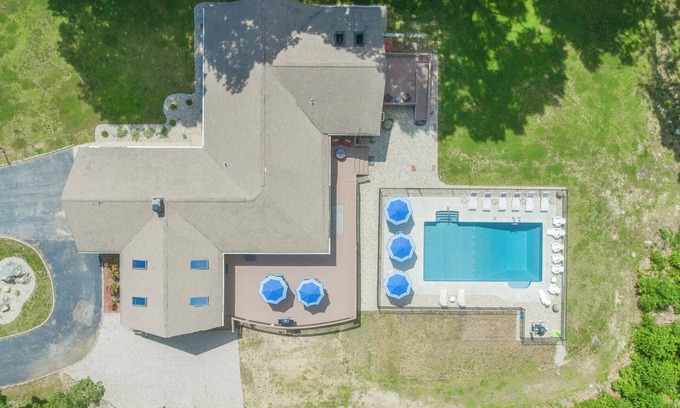 Waterford Casa | Expansive Beautiful Ranch with Pool and hot tub. Close to Beach Sleeps 20+