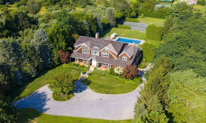 Bridgehampton Casa | Expansive Bridgehampton Estate on almost 3 acres, Private Pool and Tennis,...