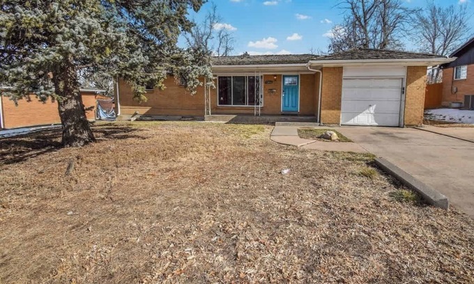 Littleton Casa | Expansive Centennial Home with Spacious Yard & Parking