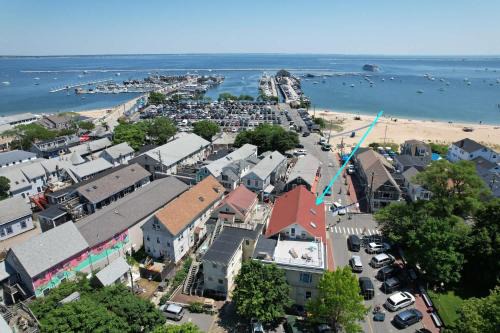 Provincetown Apartamento | Expansive Deck with Waterviews and views of Ptown Monument