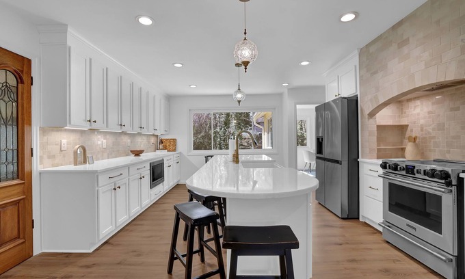 East Cobb Casa | Expansive Family Friendly East Cobb Retreat