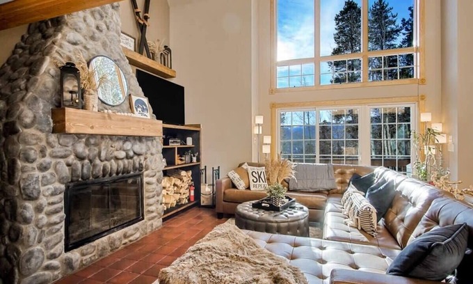 Christie Heights Casa | Expansive Home with Hot Tub, 1 Mile to Main St
