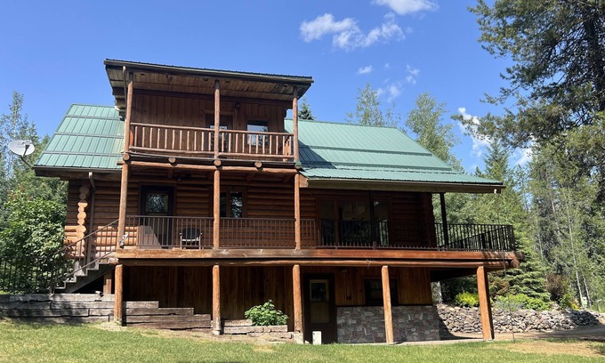 West Glacier Cabina | Expansive Log Home Lodge with Resort Amenities