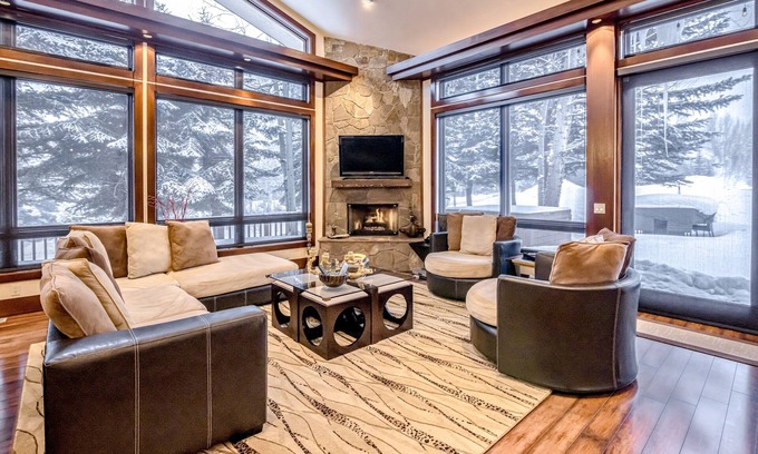 Snowmass Village Casa | Expansive mountain lodge with hot tub, fast WiFi, & easy access to slopes