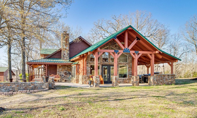 Clarkridge Casa | Expansive Mountain Home Rental w/ Yard & Fire Pit!