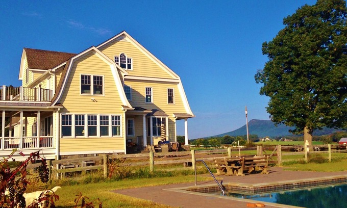 Elkton Casa | Amplia vista de las montañas Blue Ridge, el valle y el río Shenandoah