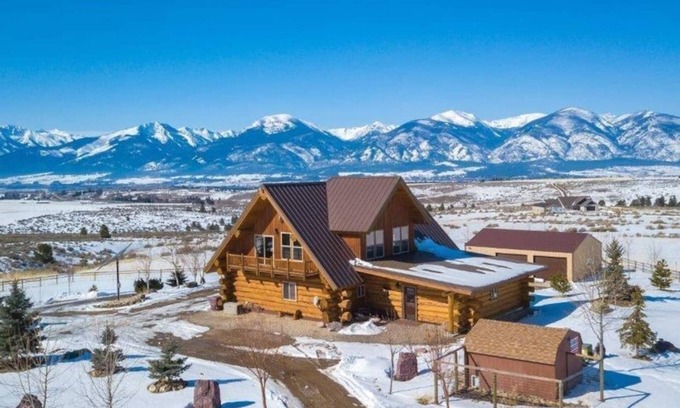 Stevensville Casa | Expansive Views of Bitterroot Mountains from Beautiful Log Home