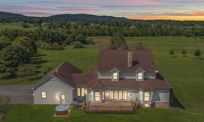 Purcellville Casa | Expansive Villa w/ Hot Tub, Fire Pit, Sleeps 22