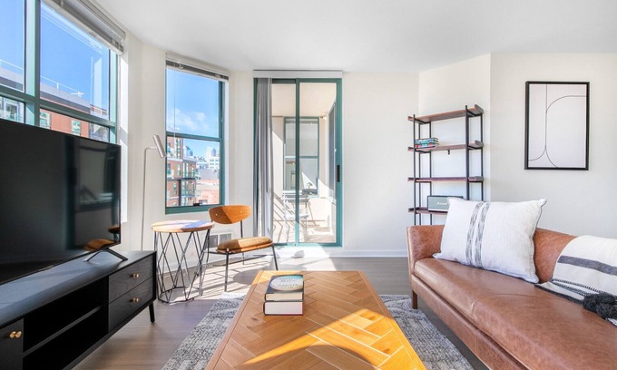 South Beach Apartamento | Expansive Waterfront South Beach 2BR w/ Pool, Tennis, Spa, by Blueground