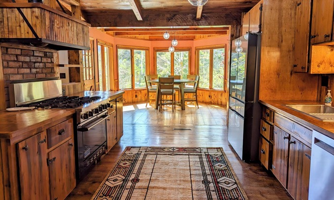 Glenwood Springs Cabina | Expect WOW! Jacuzzi, Game Room, Fire Pit, Waterbed, Massage Chair, Remodel 2024