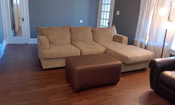 South Broadway Apartamento | Experience a home near Cleveland Clinic & parks