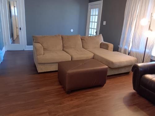 Garfield Heights Apartamento | Experience a home near Cleveland Clinic & parks