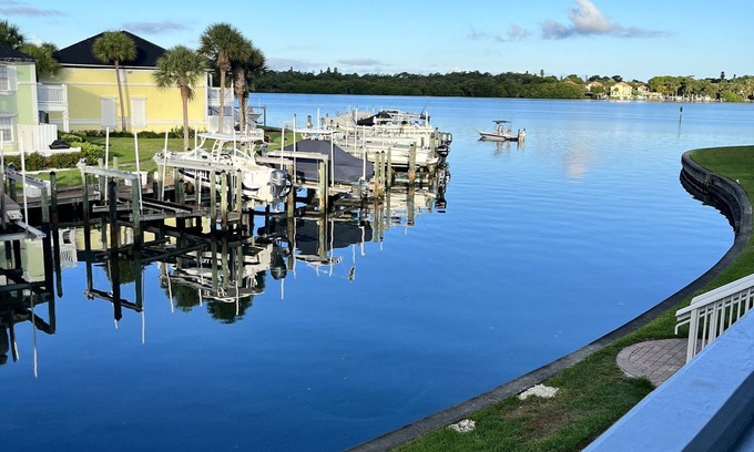 Coquina Key Condominio | vistas a la bahía, ver puestas de sol y delfines, patio privado tropical