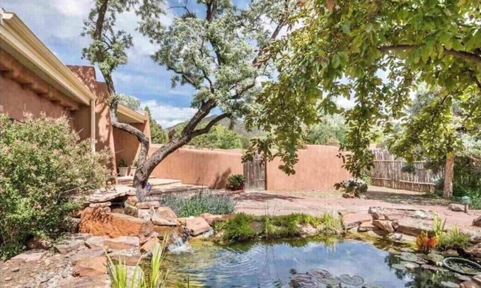 Historic Eastside Condominio | Experience charm in Historic Eastside, just a quick 5min drive to Santa Fe Plaza