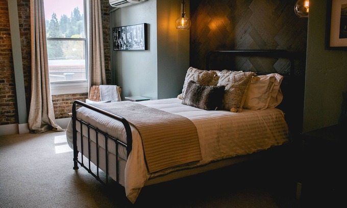 Jacksonville Hotel | Experience charming Jacksonville! This 1 BR Queen Guest Room at the Historic Inn is perfect for a wine country retreat. Walkable location, antique charm, and a comfortable Queen bed.