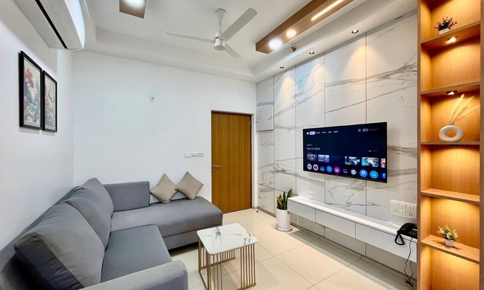 Gandhinagar Apartamento | Experience Comfort & Convenience – 2BHK RamaRoyals Apartments in Gift City