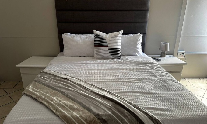 Elarduspark Apartamento | Experience Comfort & Style in This Cozy 2-Bedroom Apartment in Pretoria!