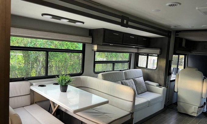 Parkland Casa | "Experience Enchantment: Book Your Dream Stay at The Magic Motor Home Today!"