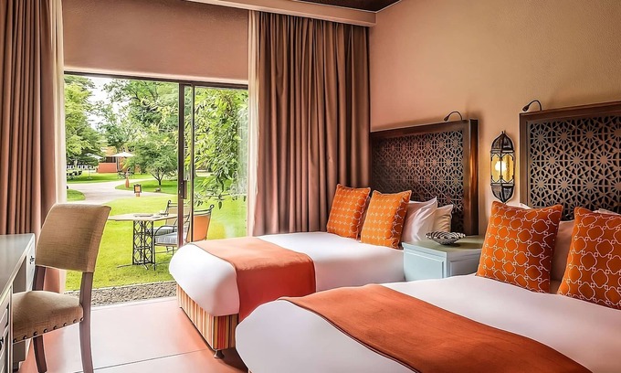 Livingstone Apartamento | Experience Helicopter Flights through Batoka Gorge! 3 Spacious Units, Pool, Spa!