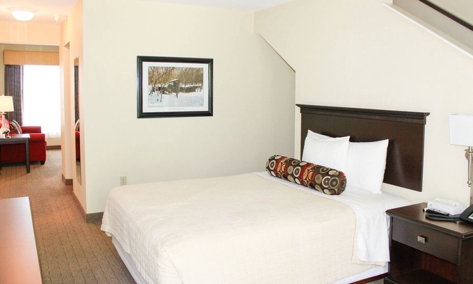Kelleys Island Casa | Experience Island Tranquility at the Iroquois Suites Kelleys Island 216