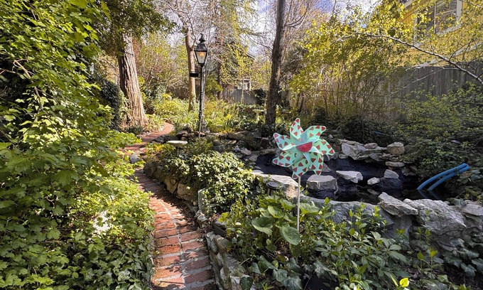 Crestline Cabaña | Experience Lake Gregory charm steps away! Four bedroom Crestline cottage awaits.
