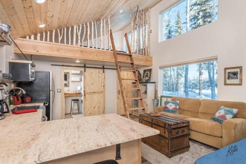 Badger Chalet De Esquí | Experience Lakeside Cabin Living in North Pole, AK