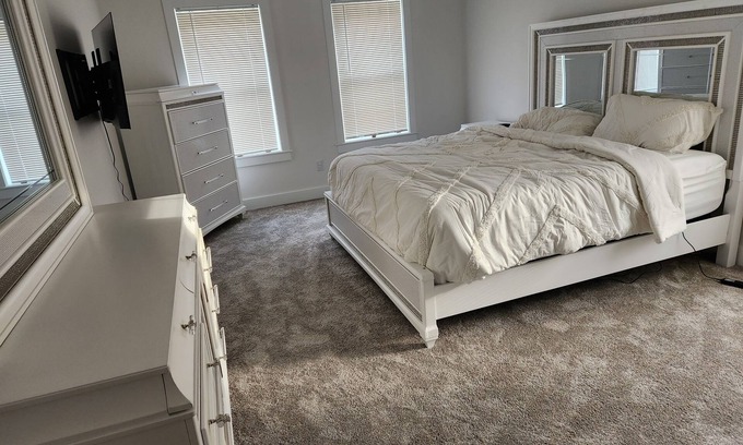 Leicester Casa | Experience Leicester living in spacious rooms