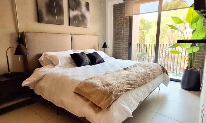 Guadalajara Apartamento | Experience Luxury and Comfort at Yu Country Tower