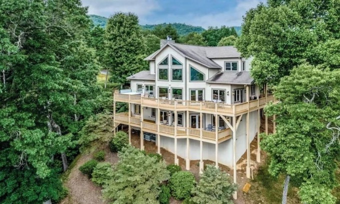 Whittier Casa | Experience luxury at the Whittier Summit Escape