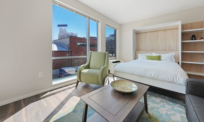Crossroads Arts District Condominio | Experience Luxury Living with Spectacular Amenities at Your Fingertips 329