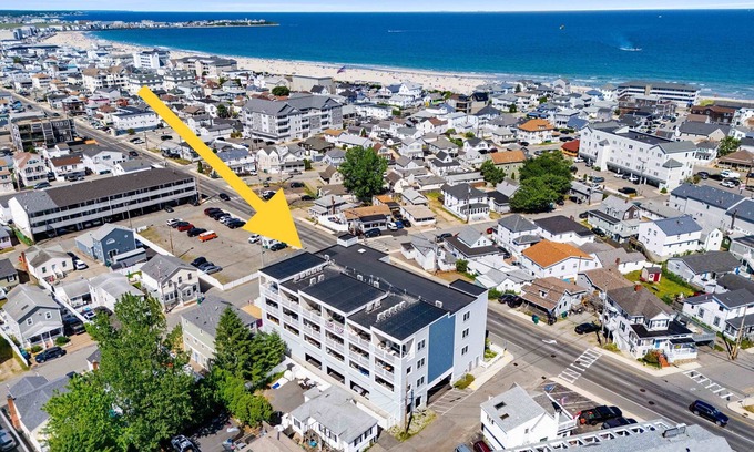 Hampton Condominio | Experience modern luxury in this high-quality 1-bedroom condo.