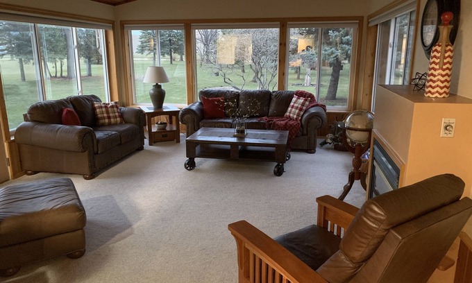 Oshkosh Casa | Experience Oshkosh charm near EAA Aviation Museum