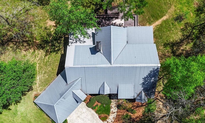 Horton Casa | Experience Peace by the Creek A 5-Bedroom Retreat