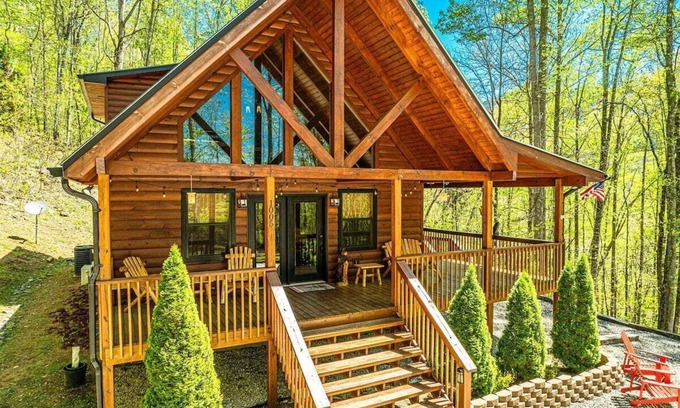 Bryson City Cabina | Experience serene forest views at the Mountain Loft